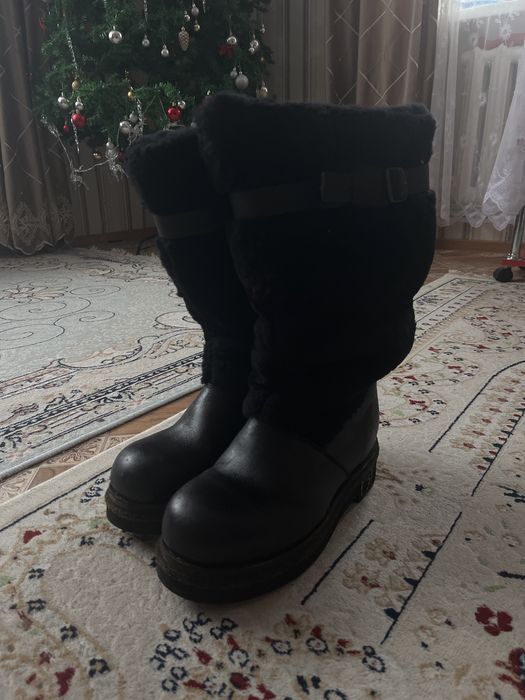 Продам унты новые