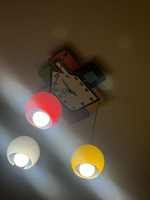 Продам люстру с 3 лампами