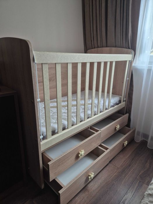 Бебешка кошара с чекмеджета