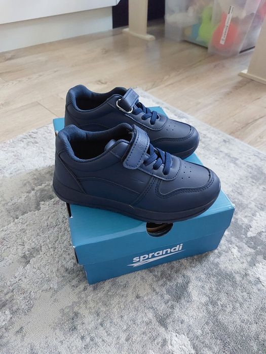 Adidasi Sprandi noi 30