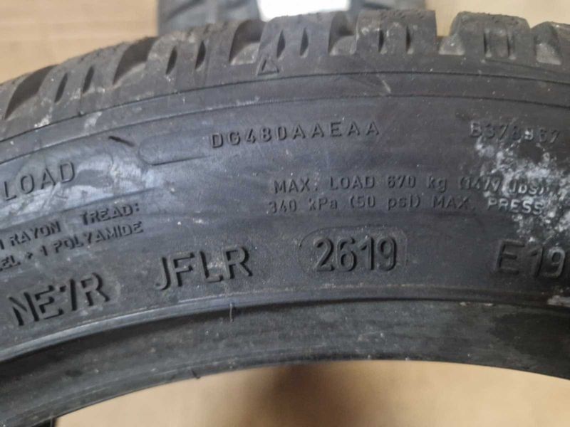 2 броя Dunlop R17 225/45/ 
нови зимни гуми 
DOT2619