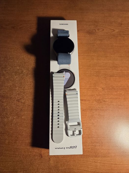 Vând Galaxy Watch 7 LTE/Cellular