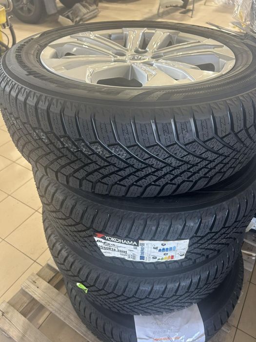Комплект алуминиеви джанти със зимни гуми YOKOHAMA 225/60/18