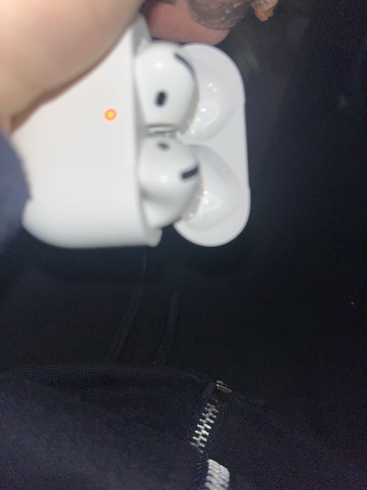 Caști AirPods 4 noi
