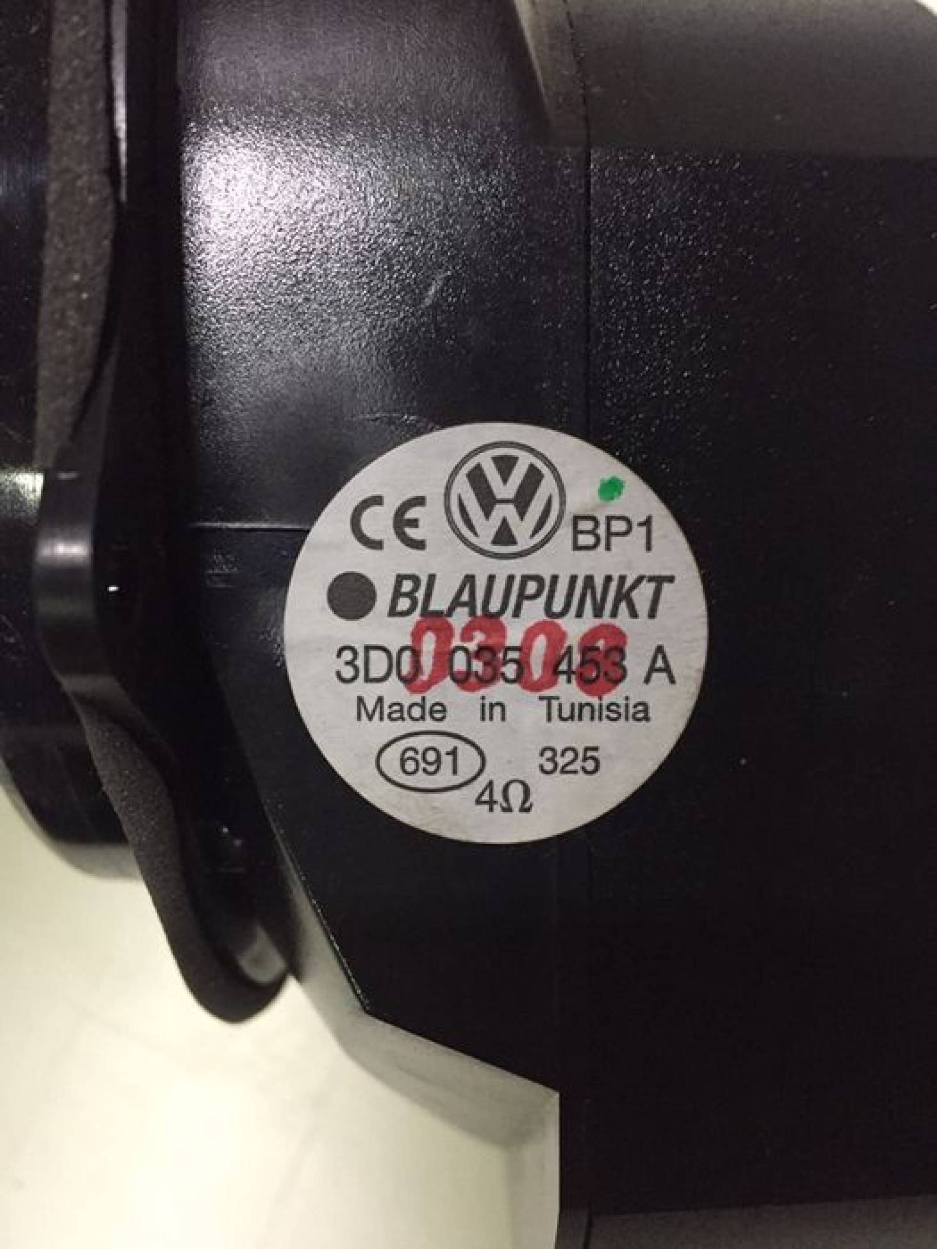 Amplificator statie boxa boxe difuzor difuzoare fata spate VW Phaeton