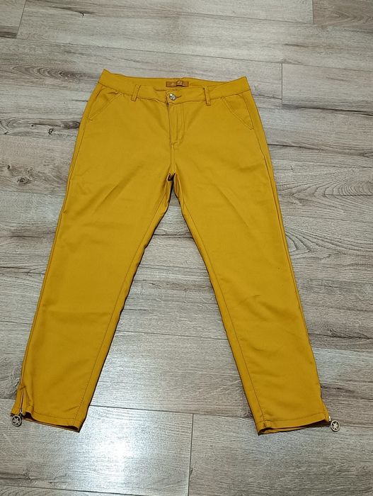 Pantaloni damă mărimea 32 trimit prin posta romana