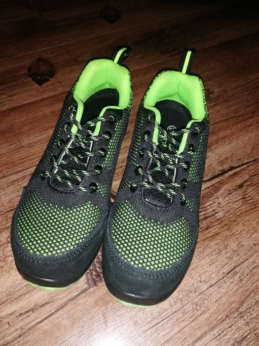 Vând încălțăminte lucru mărimea 38