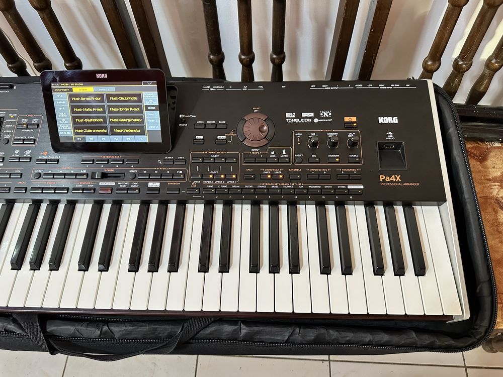 KORG PRO4X 61+Калъф и Стойка  Key shure Dynacord rcf fbt oberton