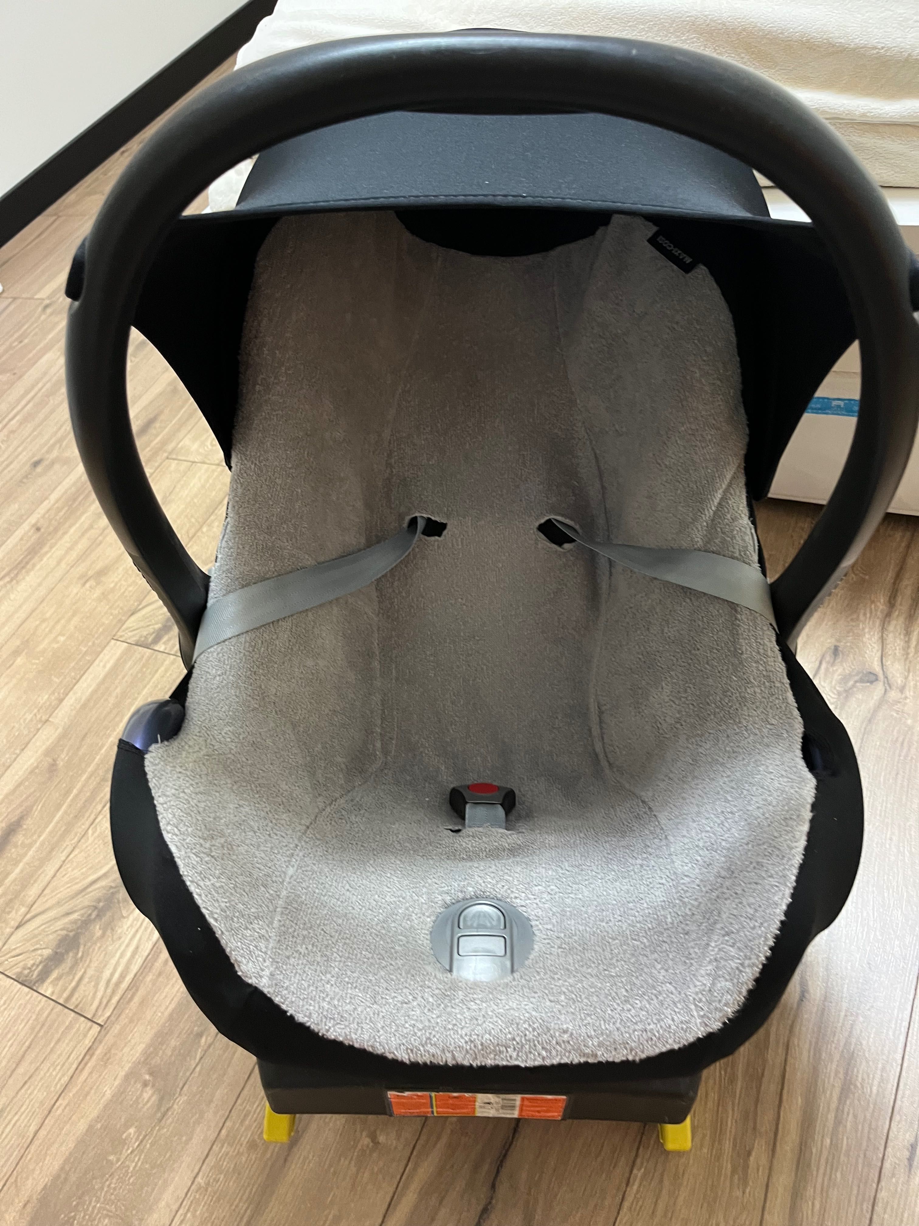 бебешко столче за кола Maxi Cosi easy fix  с  база + няколко калъфа