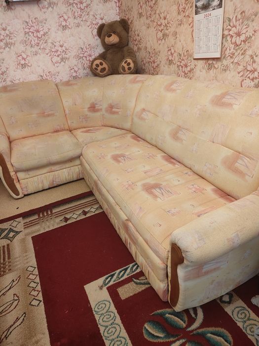 Продам углавой диван и два кресла