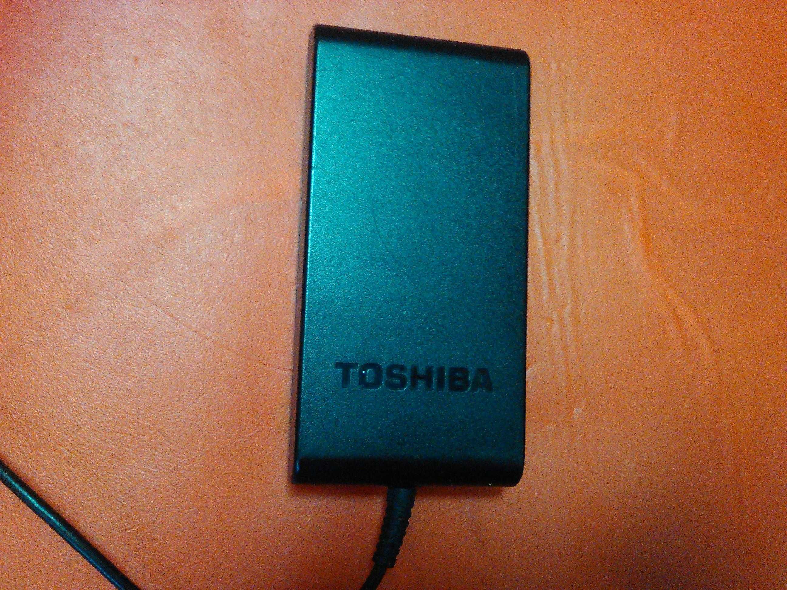 Incarcator laptop TOSHIBA 15V, 5A, impecabil