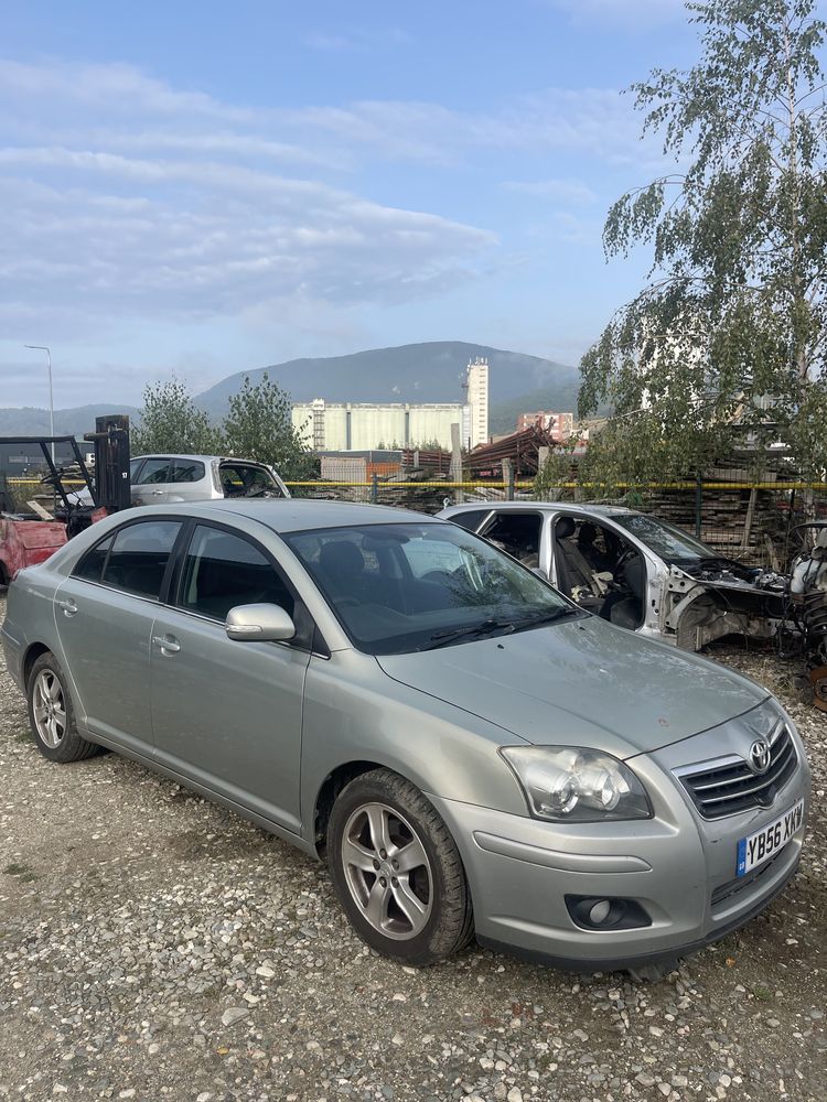 Dezmembrez Toyota Avensis t25 2.0 1ad-ftv