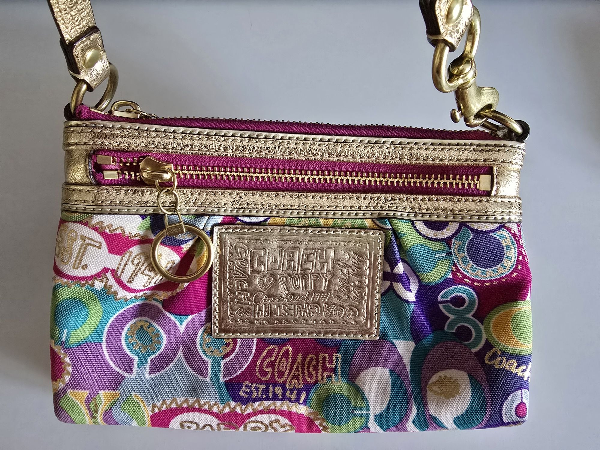Продавам портмоне Coach