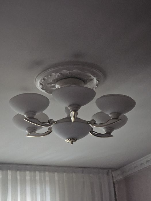 Продаётся люстра в хорошем состоянии. Абсолютно все работает.