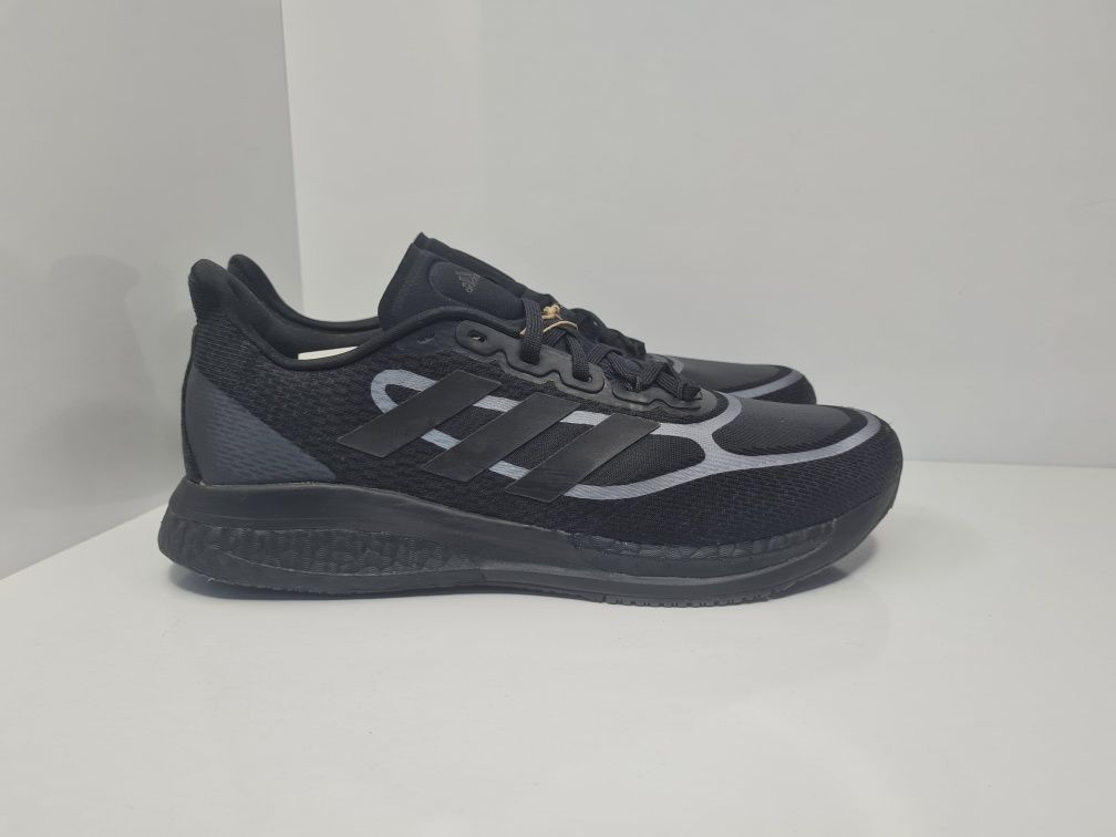 Маратонки Adidas SuperNova +

Чисто нови без кутия.

Размер 41 1/2  ст