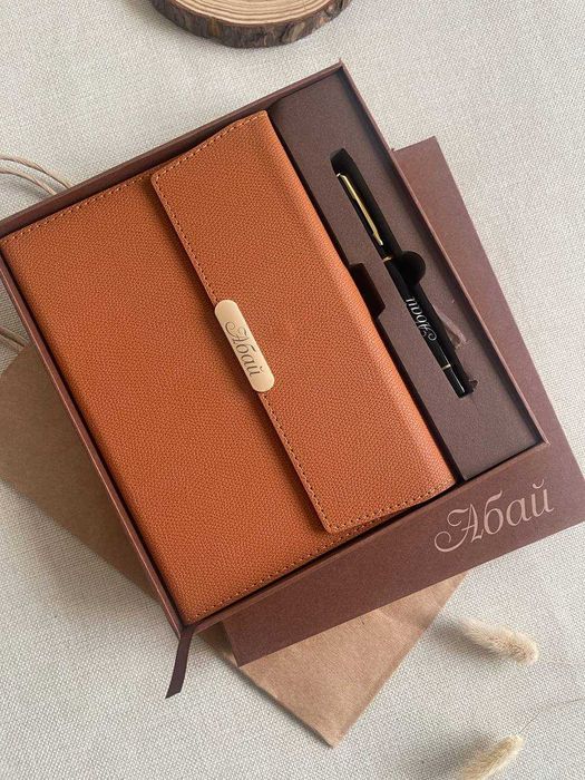 Подарочный набор на Новый год — стильный блокнот + ручка