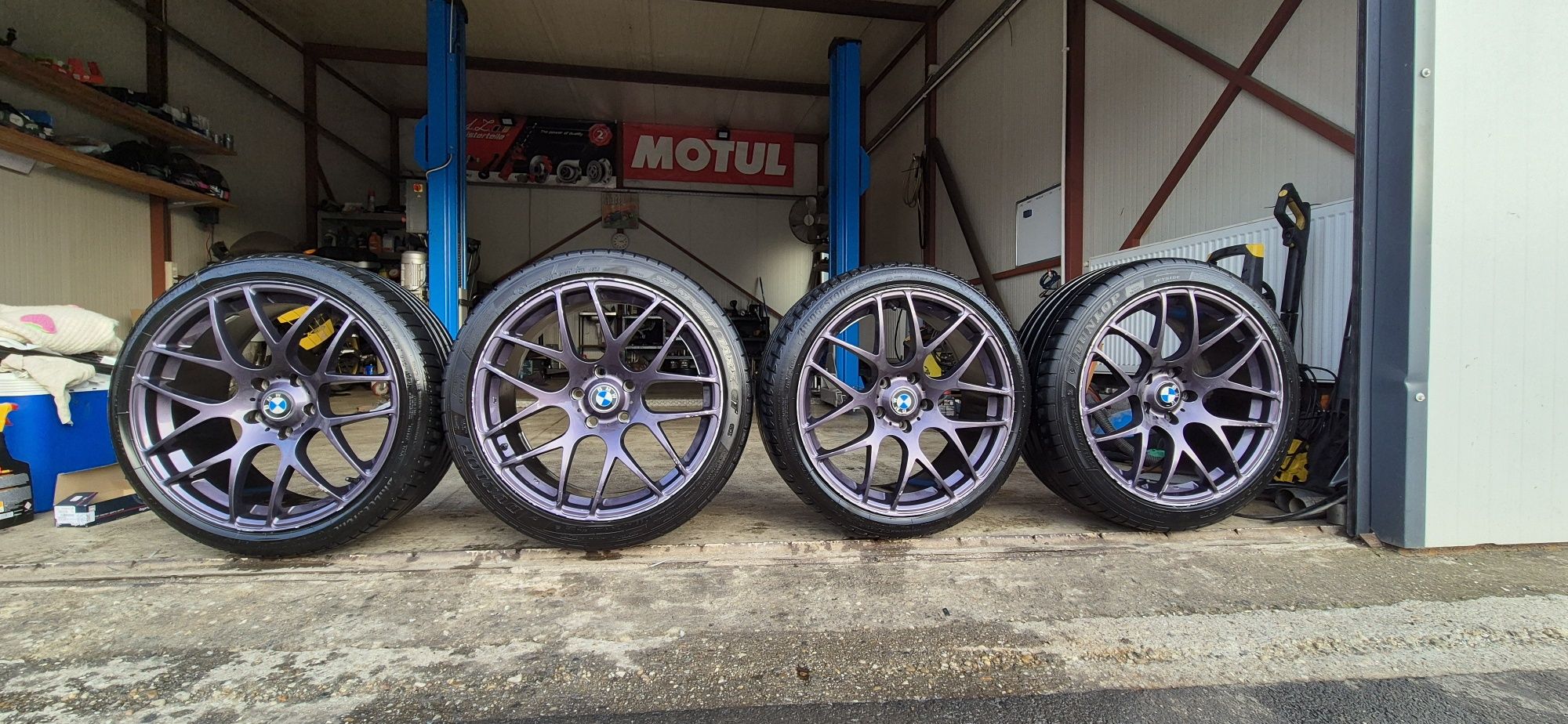 Roti BMW model M CSL