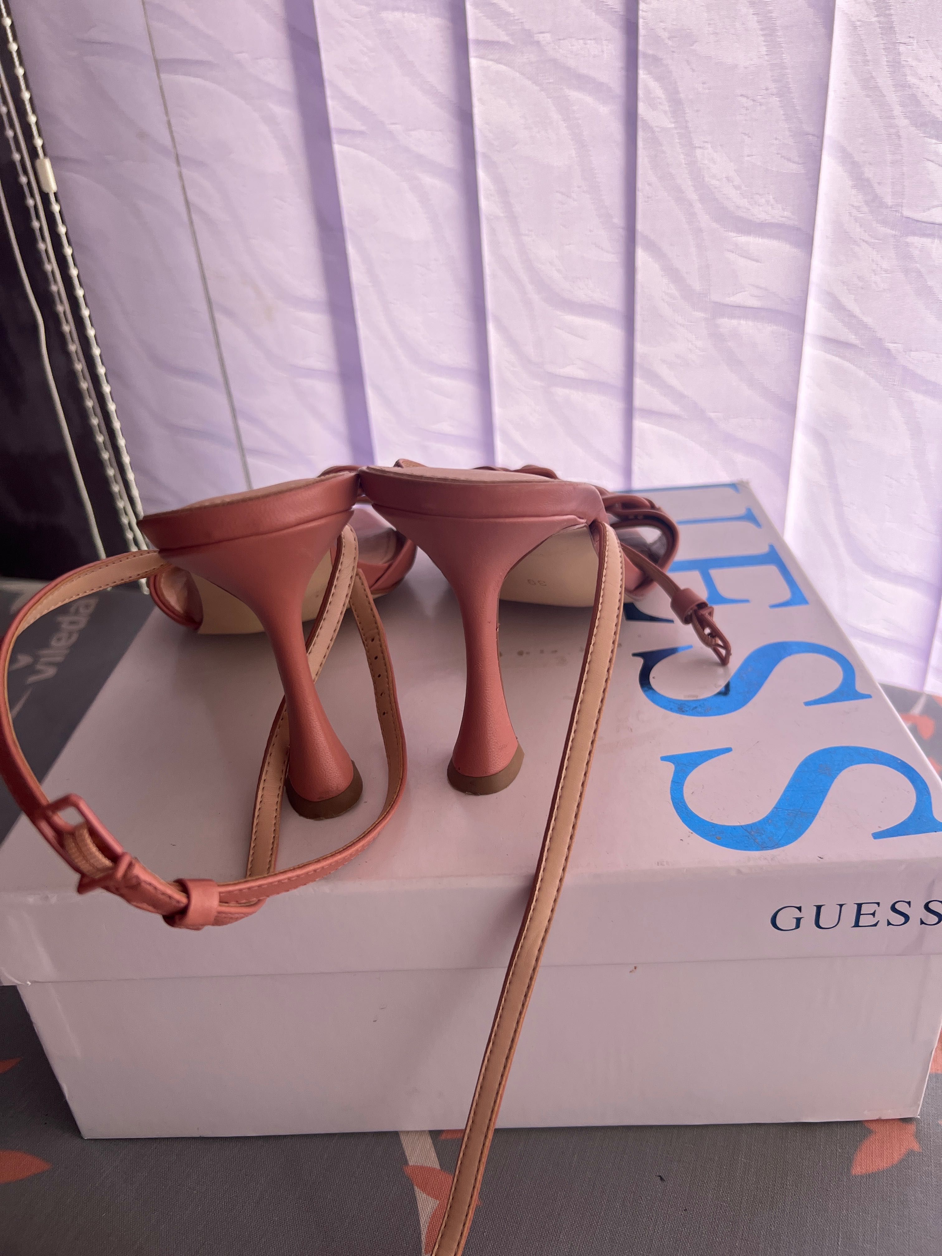 Сандали на ток Guess 39 номер