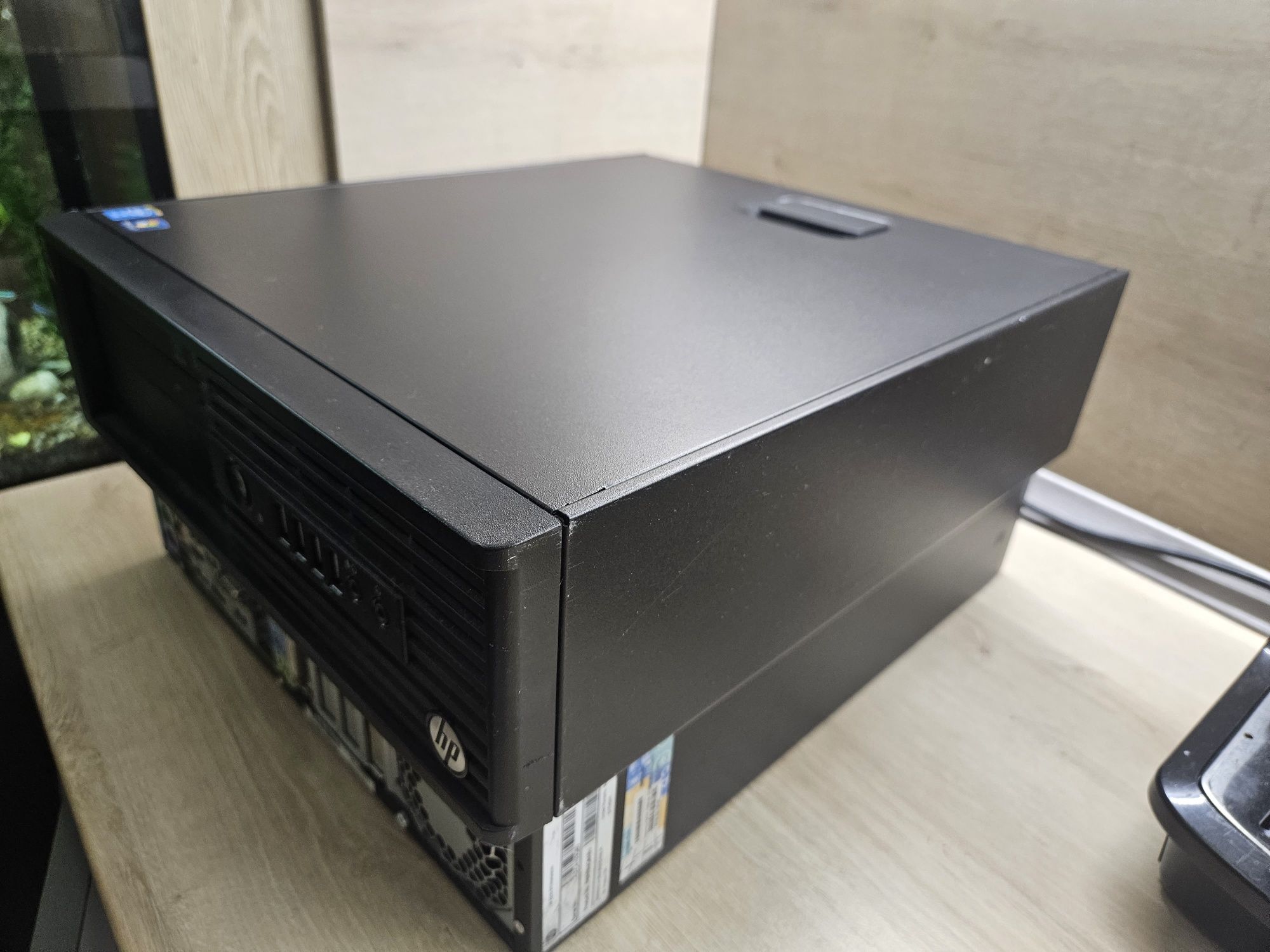 Продавам hp z230 sff