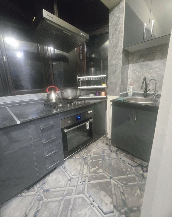 Сдается 4 ком Чорсу Коратош. Семейным или 6-7 девушкам