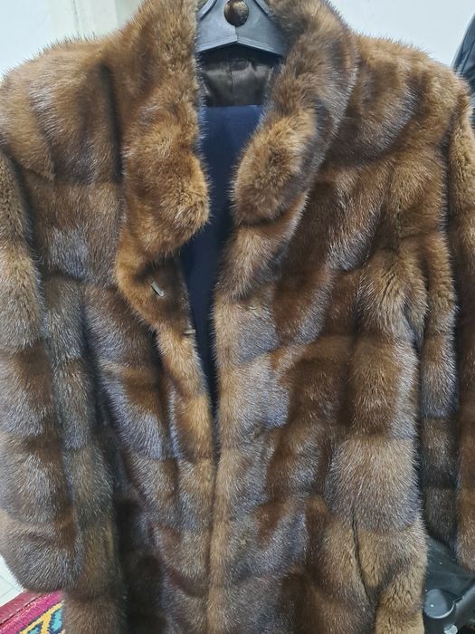 Подам норковый шуба за 70000тг размерт 48 в хорошем состоянии