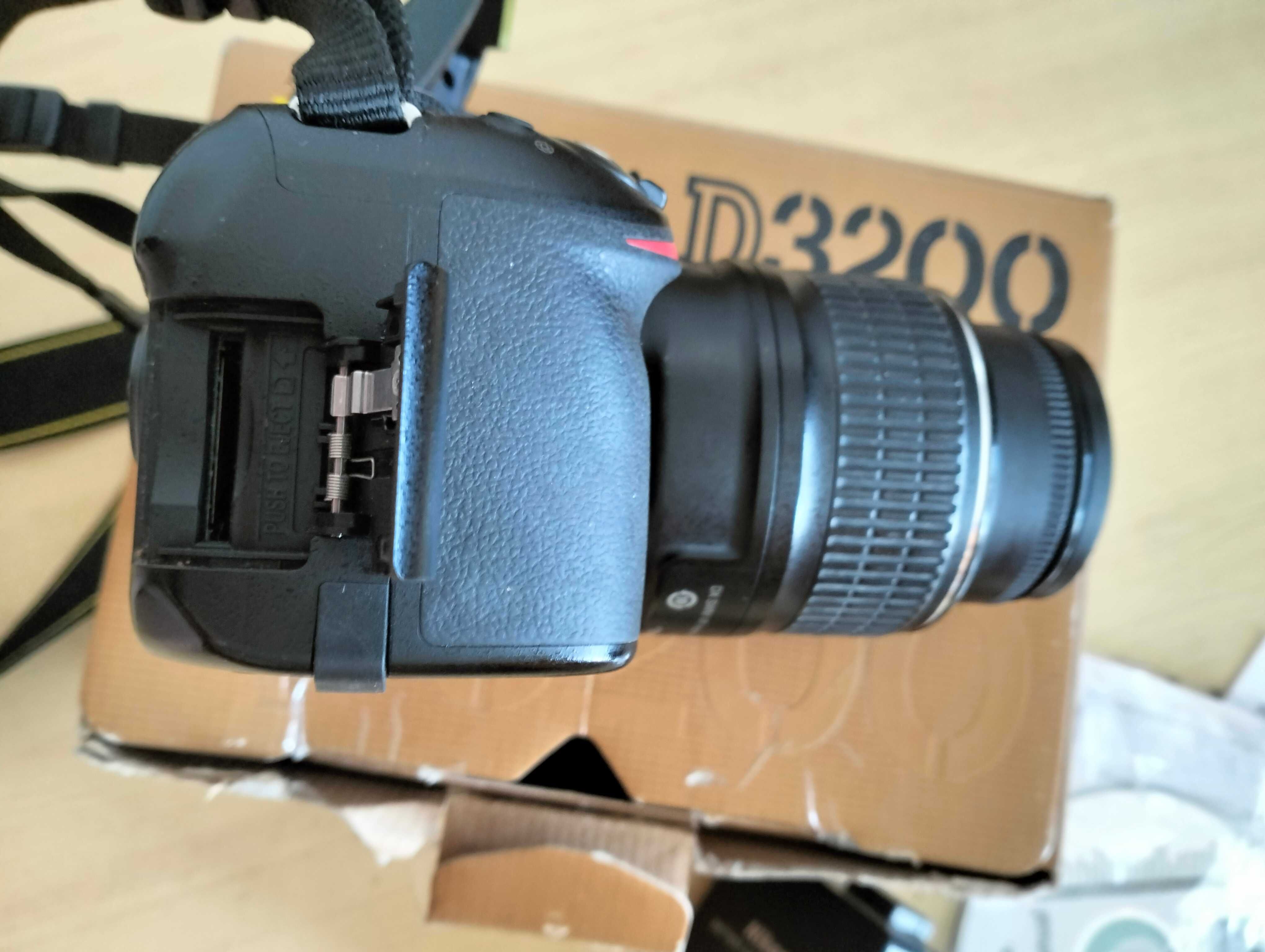 Фотоапарат Nikon D3200 с обектив Nikkor 18-55