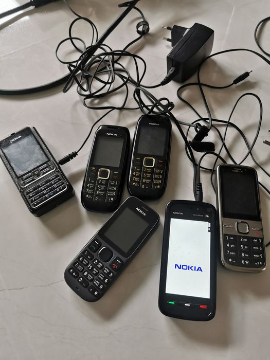 Nokia-телефони+зарядно