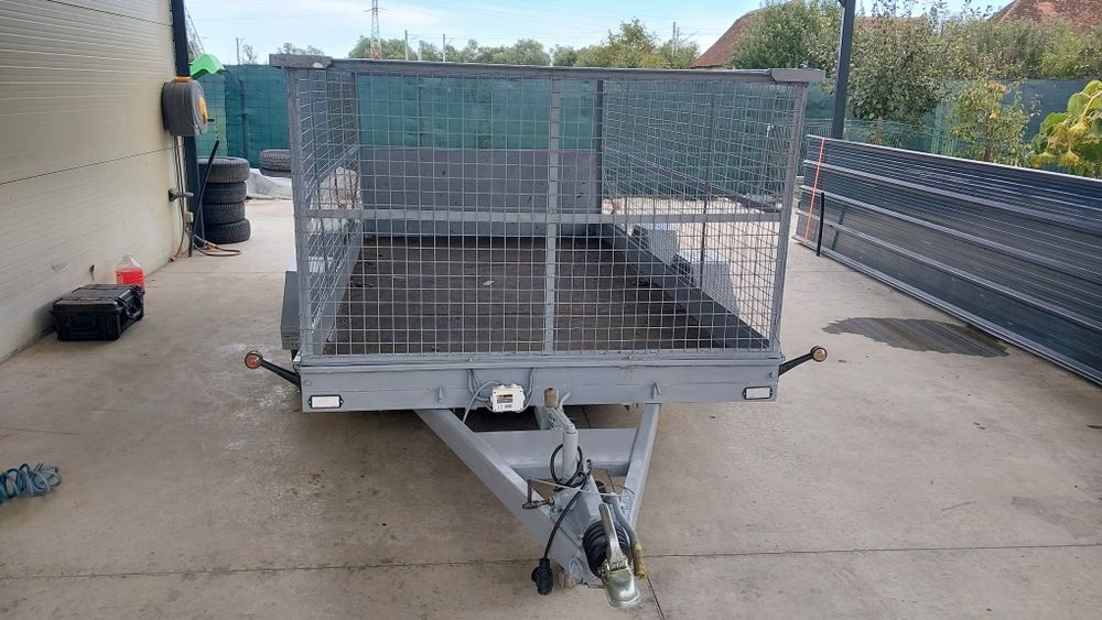 Inchiriez remorca  axa dubla cu grilaj demontabil 1700kg. 9 mc marfa
