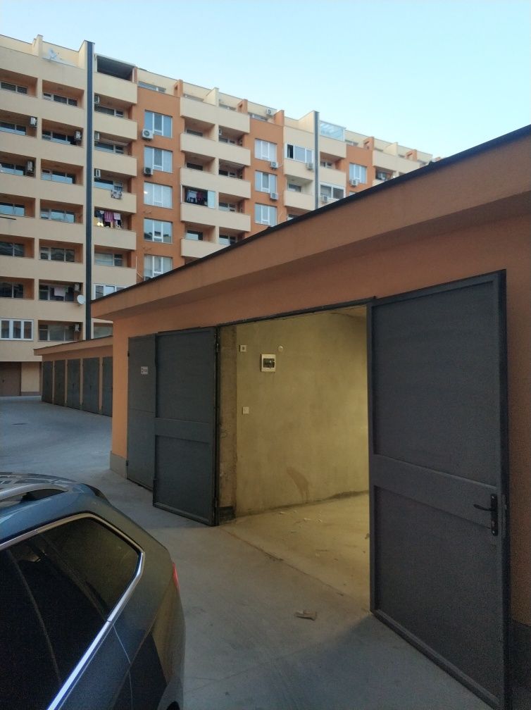 Гараж / склад 19м² за автомобил и мотор под наем в ЖК Тракия, бл.230,