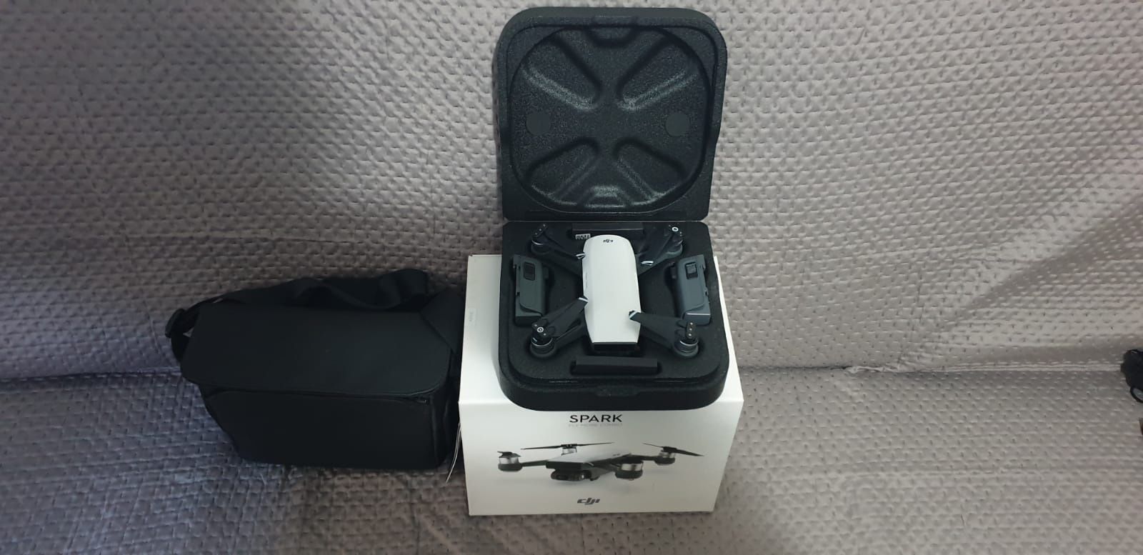 Drona DJI SPARK Fly More Combo, Alpine White set complet