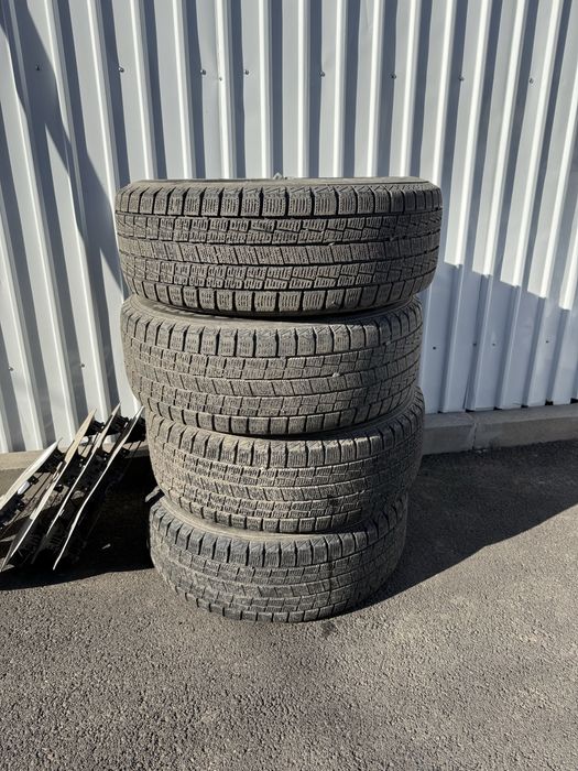Продам зимнию резину 195/65/R15