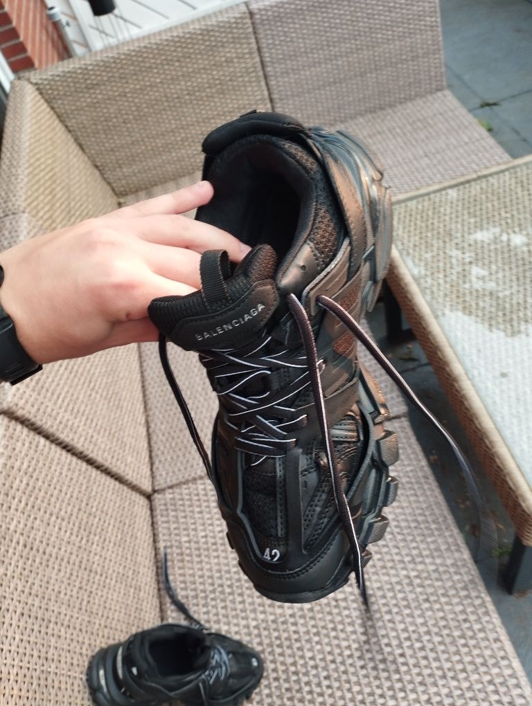 Balenciaga track
