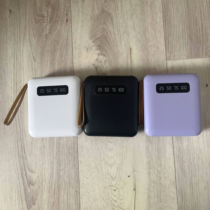Powerbank-повербанк 5000 mah + 4 кабеля