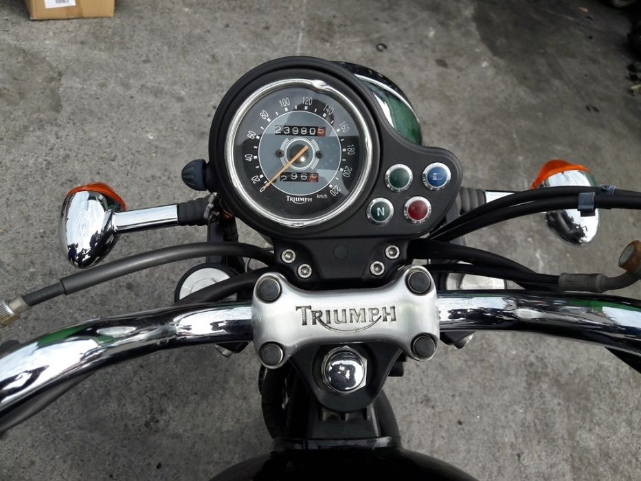 Мотоциклет Триумф Боневиле Т100(TRIUMPH BONNEVILLE T100)-НА Части