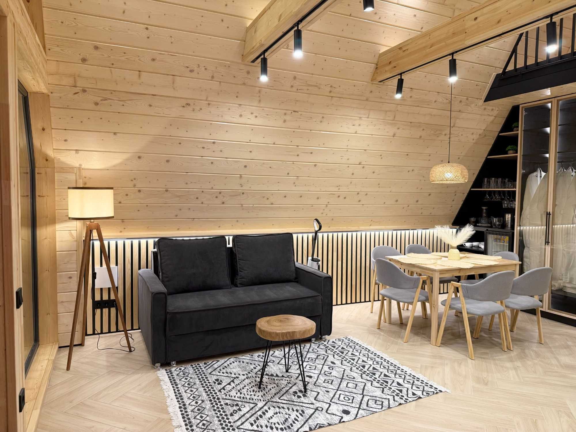 Дом в стиле A-frame (приватная територия)