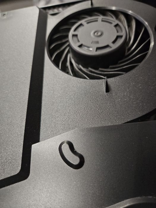 PS4 pro 1tb. Нова паста ! Като нов!