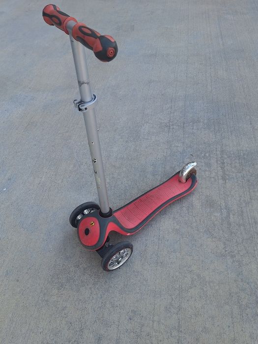 Детска тротинетка Globber Ferrari