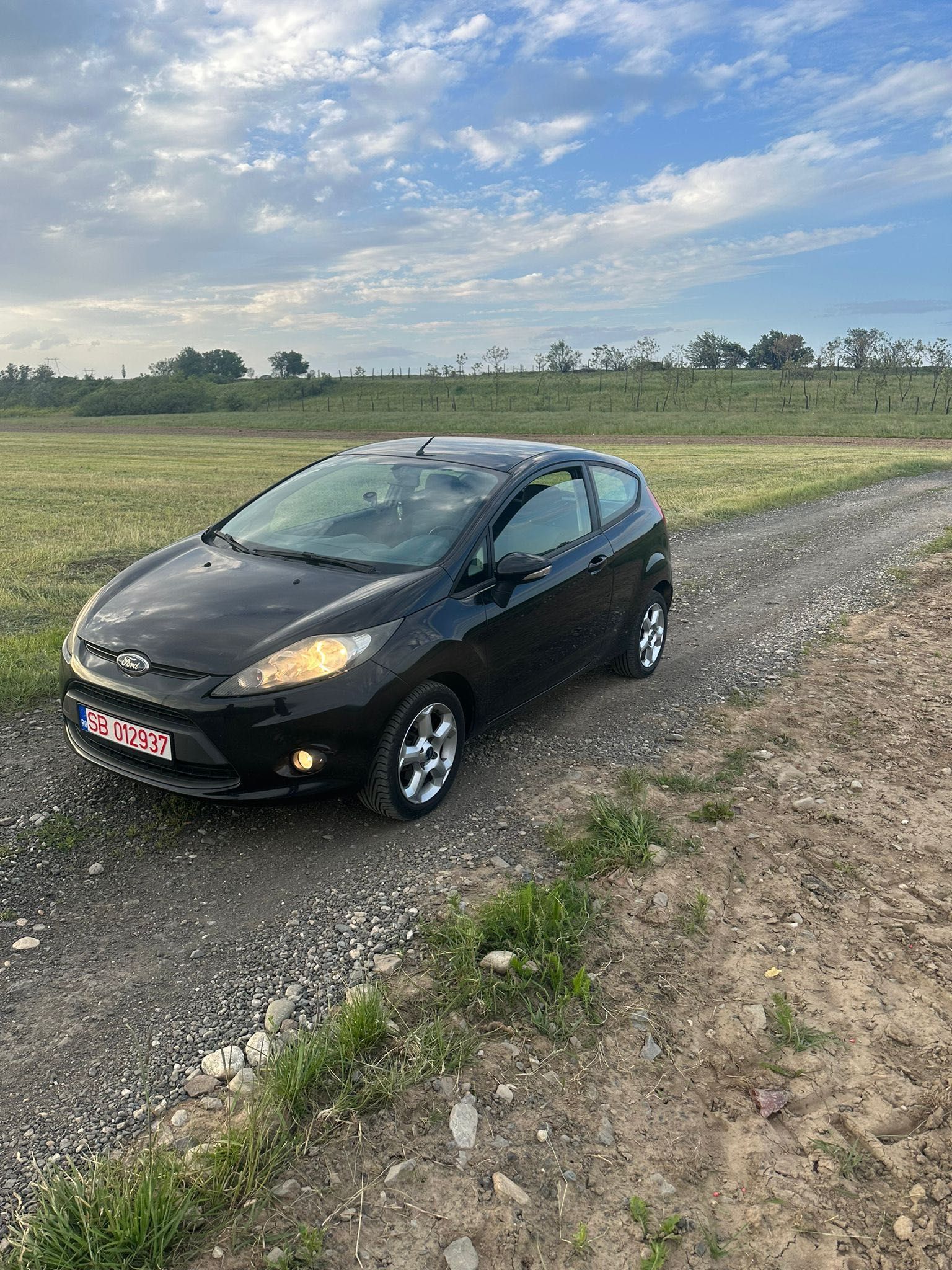 Vând Ford Fiesta