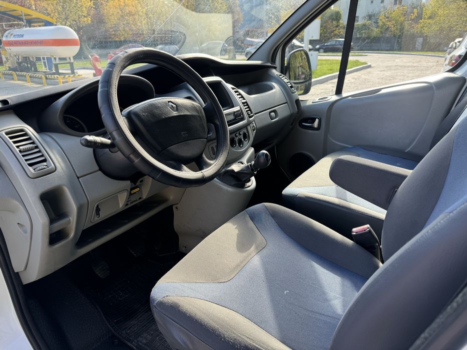 Renault trafic 8+1 locuri an fab 2012 motor 2.0 dci 115 cp 6+1 viteze