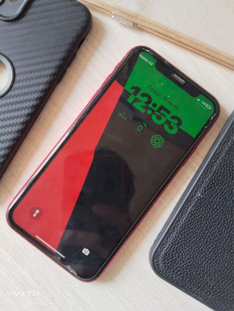 Iphone 11 64gb ,74% не менялся красный с коробкой