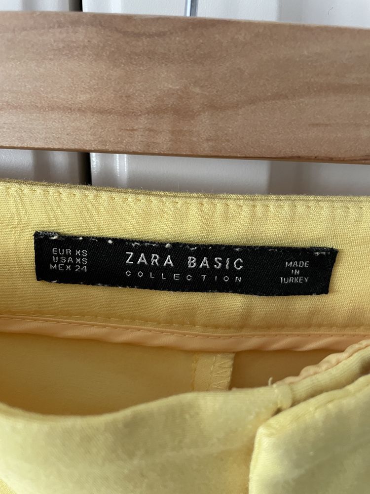 Pantaloni conici, marca Zara