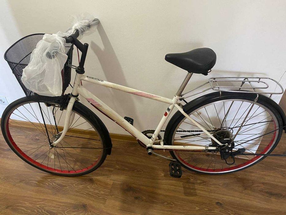 Японский городской велосипед с корзиной и фонарем