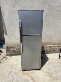 Холодильник LG продается