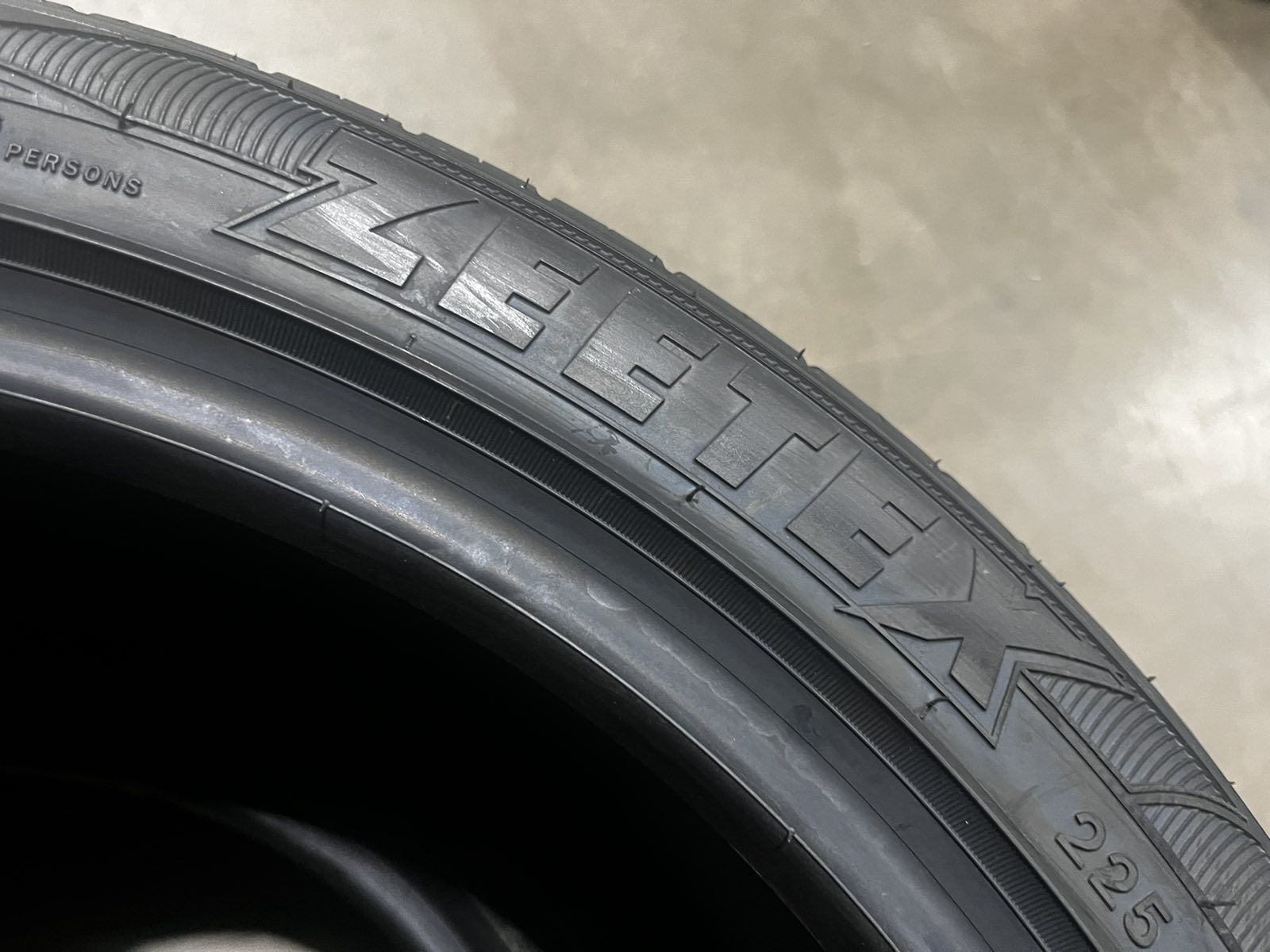 Нови летни гуми Zeetex 225/40/18 XL Рейтинг A - топ качество!