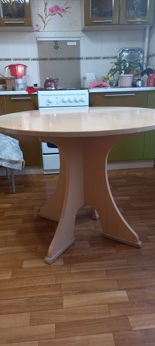 Стол круглый диаметром 1х1 м