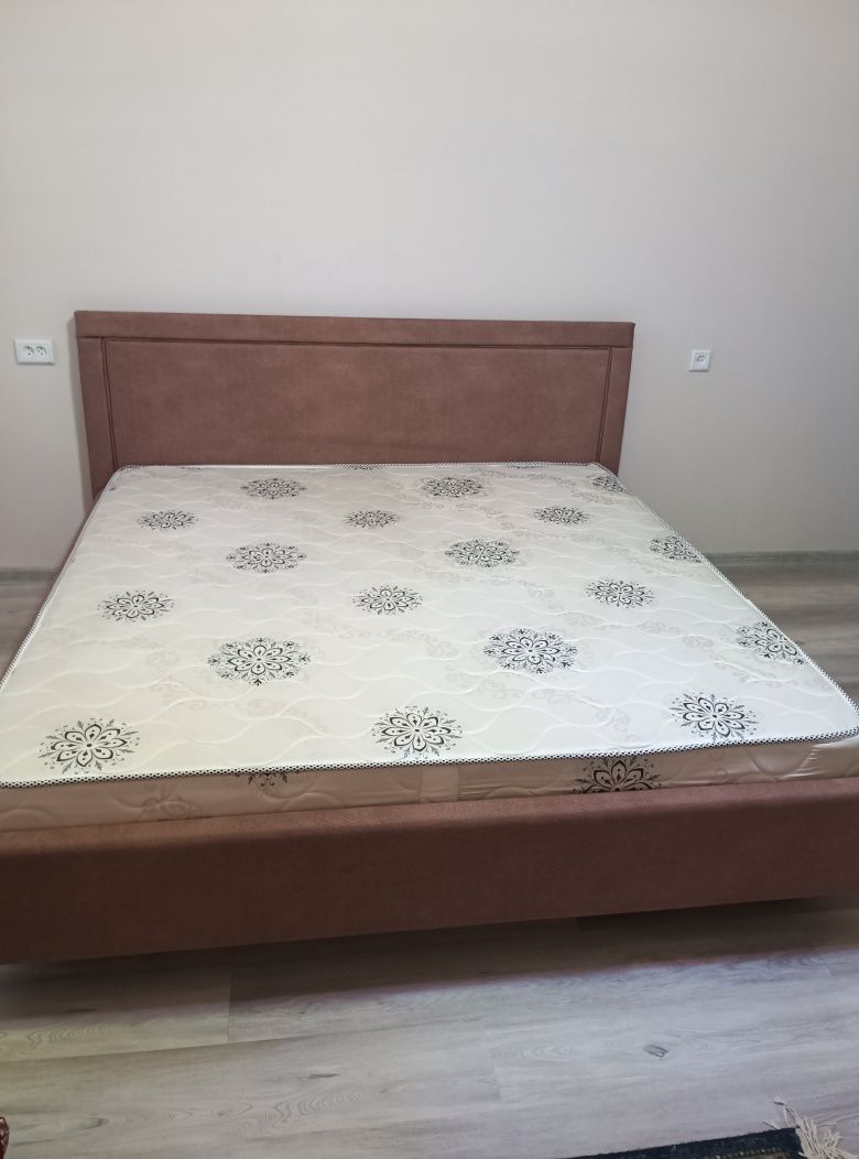 Продается двухспальная кровать