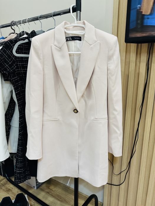 Бледо розов блейзър Zara