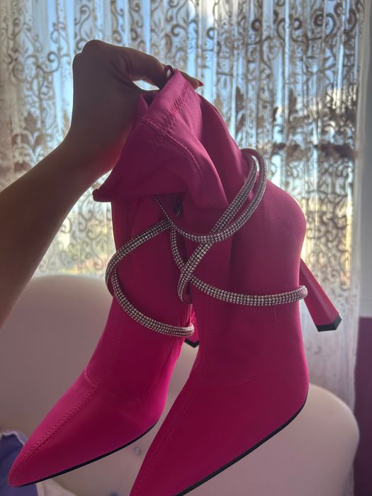 Розови боти с ток