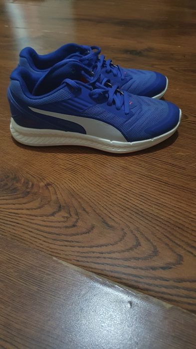 Vând adidași puma