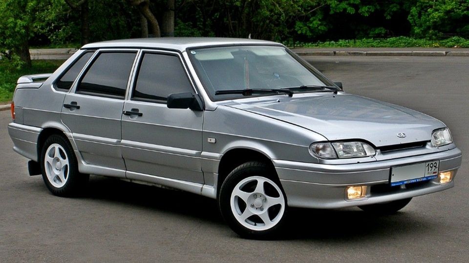 Lada 2115 sotiladi